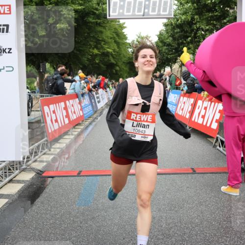 14.06.2026 - REWE Women's Run Strokosch-Dieckow http://msf.ph/oto/9754153 14.06.2026 09:48:25 Ziel 10573, 10755, 10827, 10843, 10935, 11097 meine-sportfotos.de