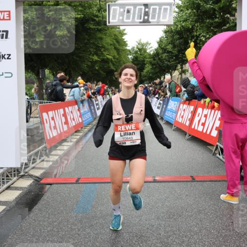 14.06.2026 - REWE Women's Run Strokosch-Dieckow http://msf.ph/oto/9754191 14.06.2026 09:48:24 Ziel 10573, 10755, 10827, 10843, 10935, 11097 meine-sportfotos.de