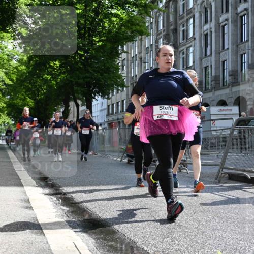 14.06.2026 - REWE Women's Run J. Mangold http://msf.ph/oto/9754198 14.06.2026 10:12:48 Ziel 10125, 10283, 10362, 10408, 10502, 10537, 10571, 10695, 11113, 11143, 11166, 11340, 11348, 11420, 11437 meine-sportfotos.de