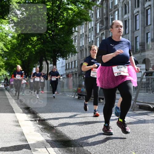 14.06.2026 - REWE Women's Run J. Mangold http://msf.ph/oto/9754200 14.06.2026 10:12:48 Ziel 10125, 10283, 10362, 10408, 10502, 10537, 10571, 10695, 11113, 11143, 11166, 11340, 11348, 11420, 11437 meine-sportfotos.de