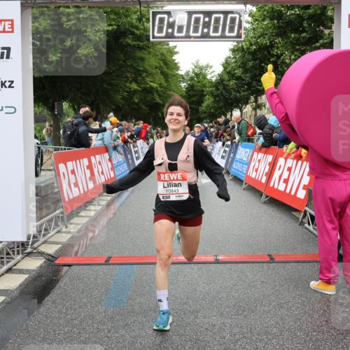 14.06.2026 - REWE Women's Run Strokosch-Dieckow http://msf.ph/oto/9754220 14.06.2026 09:48:24 Ziel 10573, 10755, 10827, 10843, 10935, 11097 meine-sportfotos.de