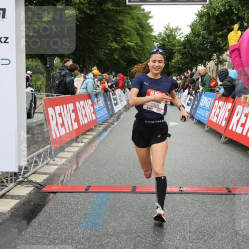 14.06.2026 - REWE Women's Run Strokosch-Dieckow http://msf.ph/oto/9754235 14.06.2026 09:48:22 Ziel 10573, 10843, 10935, 11097 meine-sportfotos.de