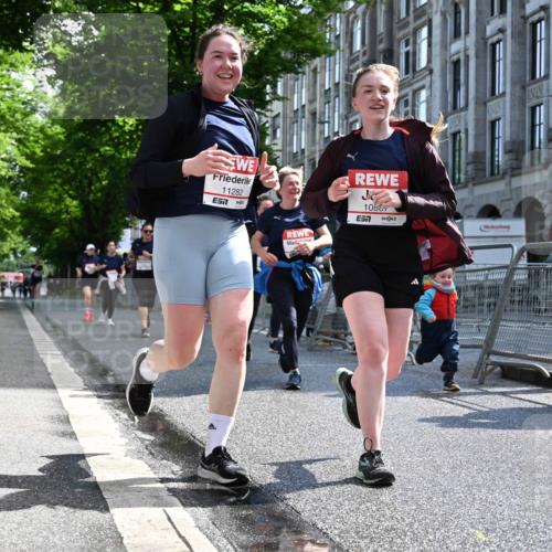 14.06.2026 - REWE Women's Run J. Mangold http://msf.ph/oto/9754273 14.06.2026 10:13:02 Ziel 10366, 10507, 10887, 10948, 11257, 11282, 11362, 11458 meine-sportfotos.de
