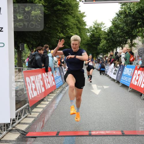 14.06.2026 - REWE Women's Run Strokosch-Dieckow http://msf.ph/oto/9754312 14.06.2026 09:48:20 Ziel 10273, 10573, 10843, 10935 meine-sportfotos.de