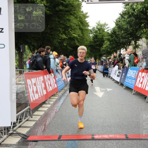 14.06.2026 - REWE Women's Run Strokosch-Dieckow http://msf.ph/oto/9754334 14.06.2026 09:48:19 Ziel 10273, 10573, 10935 meine-sportfotos.de