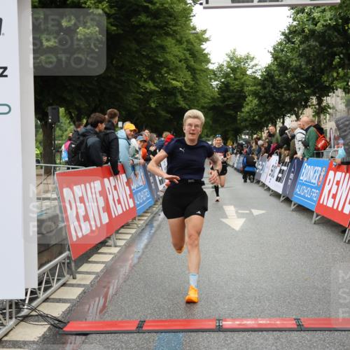 14.06.2026 - REWE Women's Run Strokosch-Dieckow http://msf.ph/oto/9754350 14.06.2026 09:48:19 Ziel 10273, 10573, 10935 meine-sportfotos.de