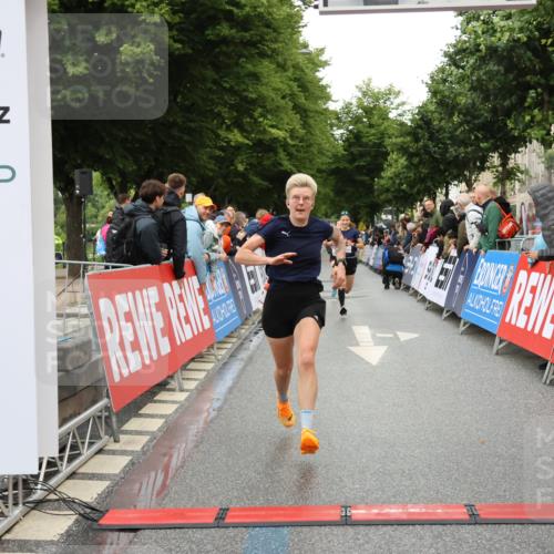 14.06.2026 - REWE Women's Run Strokosch-Dieckow http://msf.ph/oto/9754365 14.06.2026 09:48:19 Ziel 10273, 10573, 10935 meine-sportfotos.de