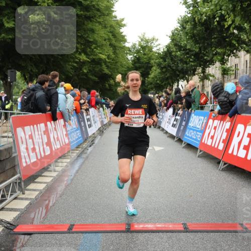 14.06.2026 - REWE Women's Run Strokosch-Dieckow http://msf.ph/oto/9754466 14.06.2026 09:48:13 Ziel 10273, 10489, 10752 meine-sportfotos.de