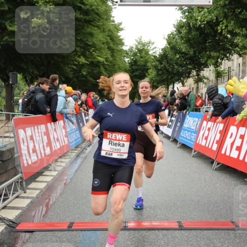 14.06.2026 - REWE Women's Run Strokosch-Dieckow http://msf.ph/oto/9754478 14.06.2026 09:48:10 Ziel 10273, 10274, 10489, 10752 meine-sportfotos.de