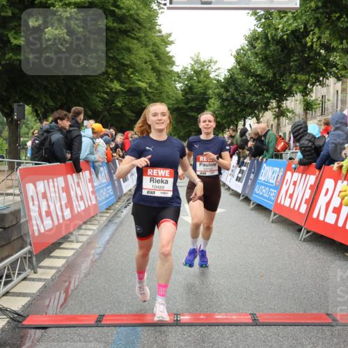 14.06.2026 - REWE Women's Run Strokosch-Dieckow http://msf.ph/oto/9754521 14.06.2026 09:48:10 Ziel 10273, 10274, 10489, 10752 meine-sportfotos.de
