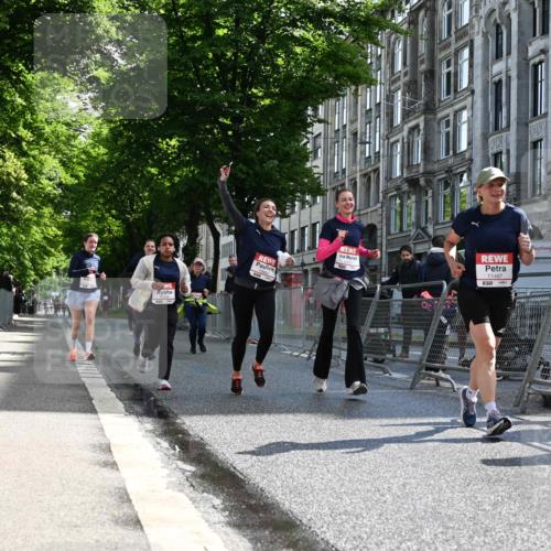 14.06.2026 - REWE Women's Run J. Mangold http://msf.ph/oto/9754532 14.06.2026 10:13:52 Ziel 10321, 10336, 10452, 10458, 10498, 10536, 10696, 10711, 11295, 11425, 11497 meine-sportfotos.de