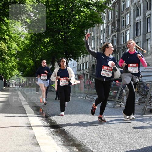14.06.2026 - REWE Women's Run J. Mangold http://msf.ph/oto/9754544 14.06.2026 10:13:53 Ziel 10321, 10336, 10452, 10458, 10536, 10696, 10711, 11295, 11425, 11497 meine-sportfotos.de