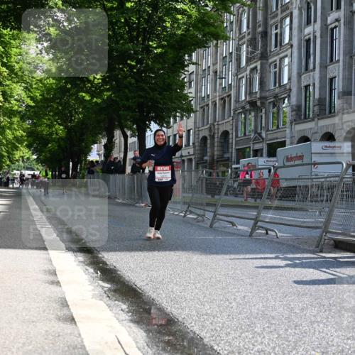 14.06.2026 - REWE Women's Run J. Mangold http://msf.ph/oto/9754590 14.06.2026 10:14:00 Ziel 10175, 10696, 11295 meine-sportfotos.de