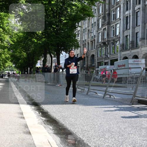 14.06.2026 - REWE Women's Run J. Mangold http://msf.ph/oto/9754596 14.06.2026 10:14:00 Ziel 10175, 10696, 11295 meine-sportfotos.de