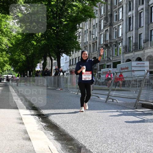 14.06.2026 - REWE Women's Run J. Mangold http://msf.ph/oto/9754601 14.06.2026 10:14:01 Ziel 10175, 10696, 11295 meine-sportfotos.de