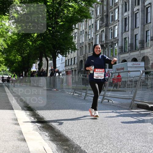 14.06.2026 - REWE Women's Run J. Mangold http://msf.ph/oto/9754606 14.06.2026 10:14:01 Ziel 10175, 10696, 11295 meine-sportfotos.de