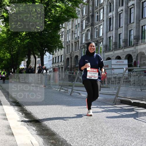 14.06.2026 - REWE Women's Run J. Mangold http://msf.ph/oto/9754608 14.06.2026 10:14:01 Ziel 10175, 10696, 11295 meine-sportfotos.de