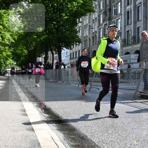 14.06.2026 - REWE Women's Run J. Mangold http://msf.ph/oto/9754635 14.06.2026 10:14:14 Ziel 10716, 10717, 11125 meine-sportfotos.de