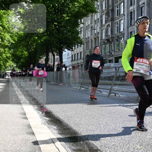14.06.2026 - REWE Women's Run J. Mangold http://msf.ph/oto/9754640 14.06.2026 10:14:15 Ziel 10716, 10717, 11125 meine-sportfotos.de