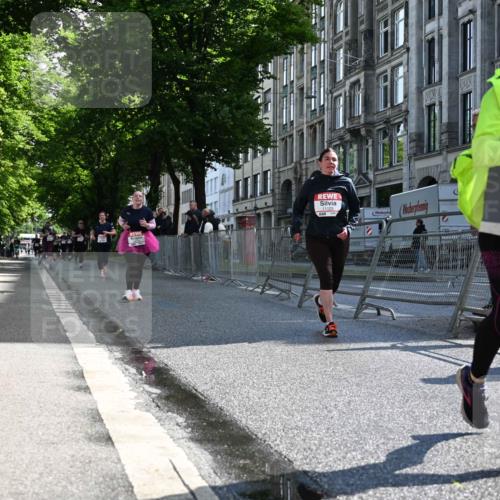 14.06.2026 - REWE Women's Run J. Mangold http://msf.ph/oto/9754644 14.06.2026 10:14:15 Ziel 10716, 10717, 11125 meine-sportfotos.de