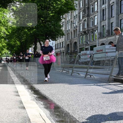 14.06.2026 - REWE Women's Run J. Mangold http://msf.ph/oto/9754649 14.06.2026 10:14:17 Ziel 10716, 10717, 11125 meine-sportfotos.de