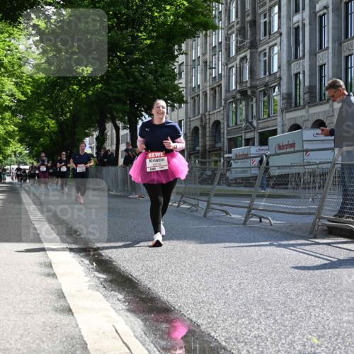 14.06.2026 - REWE Women's Run J. Mangold http://msf.ph/oto/9754656 14.06.2026 10:14:18 Ziel 10716, 10717, 11125 meine-sportfotos.de