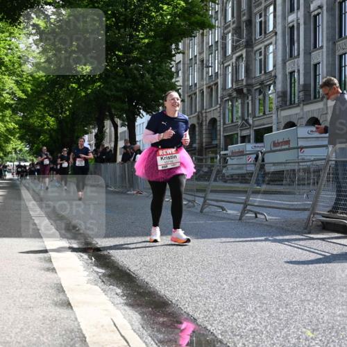 14.06.2026 - REWE Women's Run J. Mangold http://msf.ph/oto/9754660 14.06.2026 10:14:18 Ziel 10716, 10717, 11125 meine-sportfotos.de