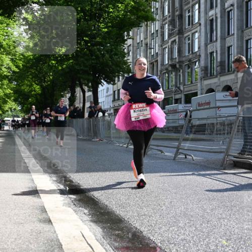 14.06.2026 - REWE Women's Run J. Mangold http://msf.ph/oto/9754663 14.06.2026 10:14:18 Ziel 10716, 10717, 11125 meine-sportfotos.de