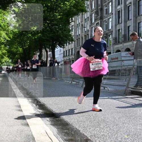 14.06.2026 - REWE Women's Run J. Mangold http://msf.ph/oto/9754668 14.06.2026 10:14:19 Ziel 10716, 10717, 11125, 11359 meine-sportfotos.de
