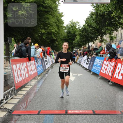 14.06.2026 - REWE Women's Run Strokosch-Dieckow http://msf.ph/oto/9754698 14.06.2026 09:48:04 Ziel 10274 meine-sportfotos.de