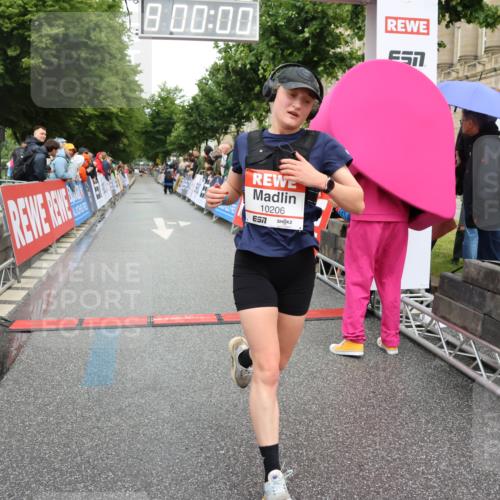 14.06.2026 - REWE Women's Run Strokosch-Dieckow http://msf.ph/oto/9754713 14.06.2026 09:47:44 Ziel 10120, 10206, 10790, 10808 meine-sportfotos.de