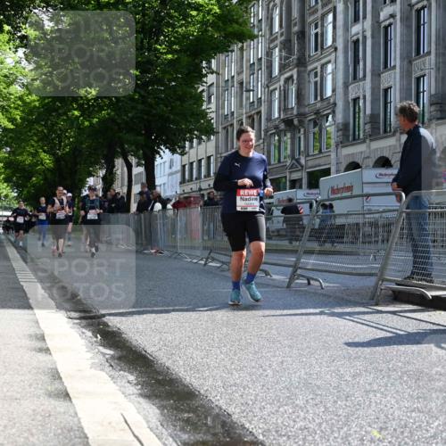 14.06.2026 - REWE Women's Run J. Mangold http://msf.ph/oto/9754719 14.06.2026 10:14:29 Ziel 10064, 10509, 11359, 11461 meine-sportfotos.de