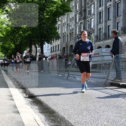 14.06.2026 - REWE Women's Run J. Mangold http://msf.ph/oto/9754726 14.06.2026 10:14:30 Ziel 10064, 10509, 10550, 11195, 11461 meine-sportfotos.de