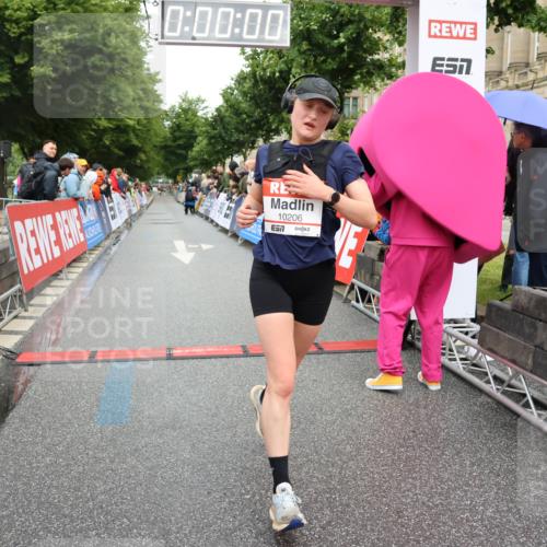 14.06.2026 - REWE Women's Run Strokosch-Dieckow http://msf.ph/oto/9754727 14.06.2026 09:47:44 Ziel 10120, 10206, 10790, 10808 meine-sportfotos.de