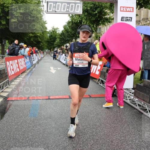 14.06.2026 - REWE Women's Run Strokosch-Dieckow http://msf.ph/oto/9754743 14.06.2026 09:47:44 Ziel 10120, 10206, 10790, 10808 meine-sportfotos.de