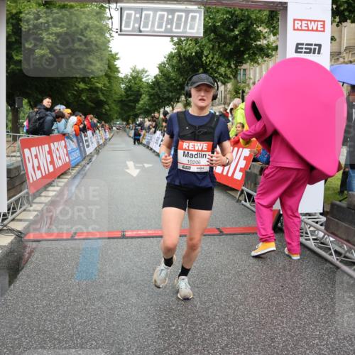14.06.2026 - REWE Women's Run Strokosch-Dieckow http://msf.ph/oto/9754759 14.06.2026 09:47:44 Ziel 10120, 10206, 10790, 10808 meine-sportfotos.de