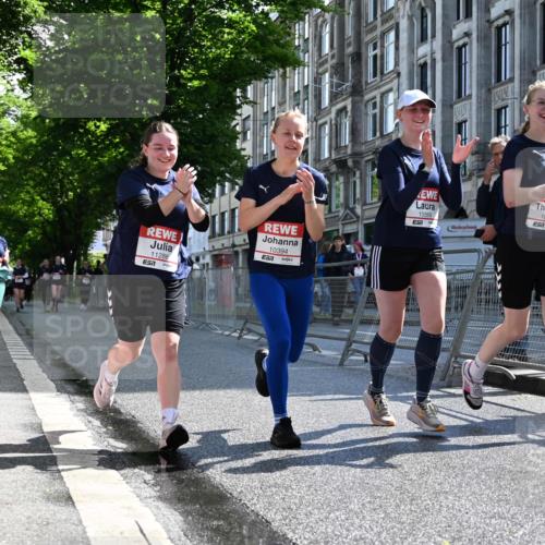 14.06.2026 - REWE Women's Run J. Mangold http://msf.ph/oto/9754765 14.06.2026 10:14:39 Ziel 10394, 10550, 10569, 10872, 10883, 10961, 10962, 11195, 11286 meine-sportfotos.de