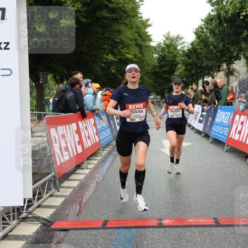 14.06.2026 - REWE Women's Run Strokosch-Dieckow http://msf.ph/oto/9754775 14.06.2026 09:47:42 Ziel 10081, 10120, 10206, 10790, 10808 meine-sportfotos.de