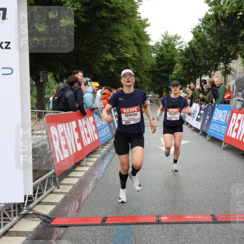 14.06.2026 - REWE Women's Run Strokosch-Dieckow http://msf.ph/oto/9754785 14.06.2026 09:47:42 Ziel 10081, 10120, 10206, 10790, 10808 meine-sportfotos.de