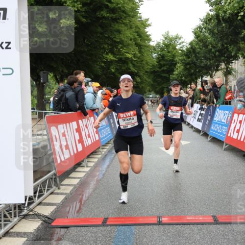 14.06.2026 - REWE Women's Run Strokosch-Dieckow http://msf.ph/oto/9754800 14.06.2026 09:47:42 Ziel 10081, 10120, 10206, 10790, 10808 meine-sportfotos.de