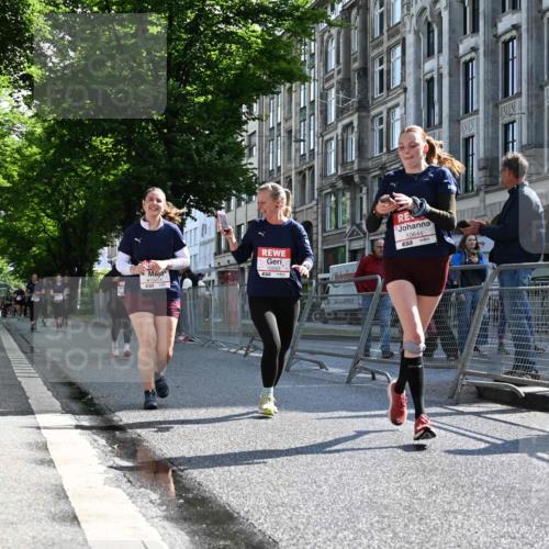 14.06.2026 - REWE Women's Run J. Mangold http://msf.ph/oto/9754820 14.06.2026 10:14:51 Ziel 10374, 10404, 10644, 10689, 11398 meine-sportfotos.de