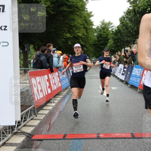 14.06.2026 - REWE Women's Run Strokosch-Dieckow http://msf.ph/oto/9754828 14.06.2026 09:47:42 Ziel 10081, 10120, 10206, 10790, 10808 meine-sportfotos.de