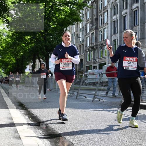 14.06.2026 - REWE Women's Run J. Mangold http://msf.ph/oto/9754835 14.06.2026 10:14:53 Ziel 10374, 10404, 10644, 10689, 11398 meine-sportfotos.de