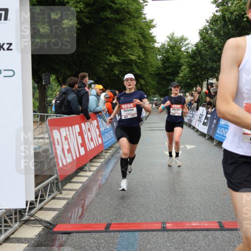 14.06.2026 - REWE Women's Run Strokosch-Dieckow http://msf.ph/oto/9754841 14.06.2026 09:47:42 Ziel 10081, 10120, 10206, 10790, 10808 meine-sportfotos.de