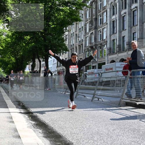 14.06.2026 - REWE Women's Run J. Mangold http://msf.ph/oto/9754849 14.06.2026 10:14:54 Ziel 10374, 10404, 10644, 10689, 11398 meine-sportfotos.de