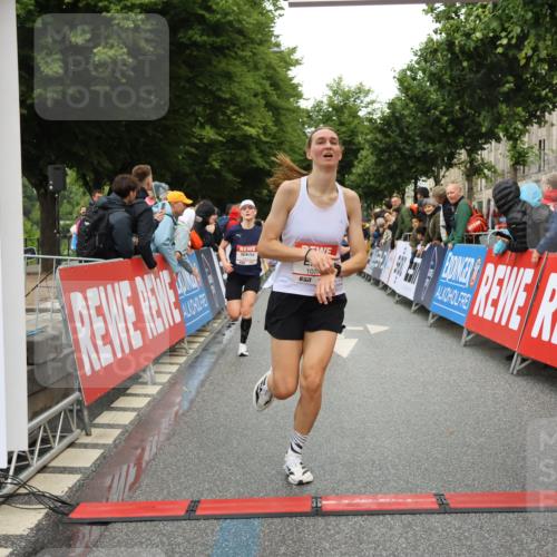 14.06.2026 - REWE Women's Run Strokosch-Dieckow http://msf.ph/oto/9754853 14.06.2026 09:47:41 Ziel 10081, 10120, 10206, 10790, 10808 meine-sportfotos.de