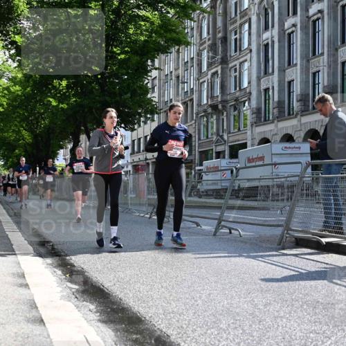 14.06.2026 - REWE Women's Run J. Mangold http://msf.ph/oto/9754880 14.06.2026 10:15:03 Ziel 10523, 10577, 10758, 11120, 11430 meine-sportfotos.de