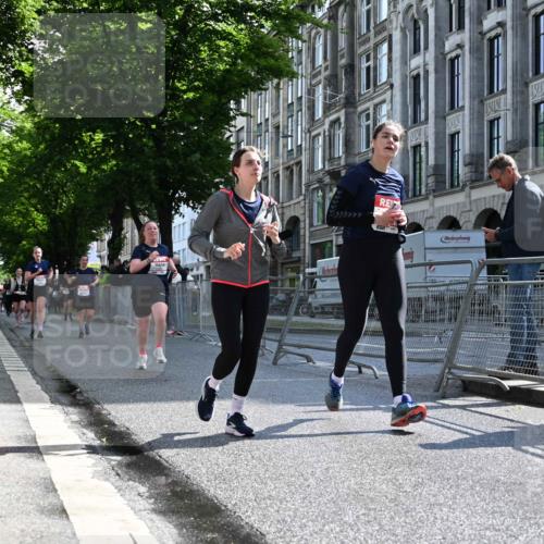14.06.2026 - REWE Women's Run J. Mangold http://msf.ph/oto/9754891 14.06.2026 10:15:04 Ziel 10523, 10577, 10758, 11120, 11430 meine-sportfotos.de