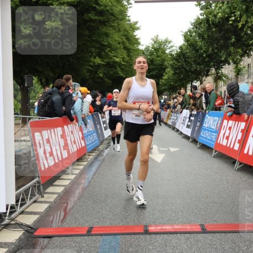 14.06.2026 - REWE Women's Run Strokosch-Dieckow http://msf.ph/oto/9754895 14.06.2026 09:47:41 Ziel 10081, 10120, 10206, 10790, 10808 meine-sportfotos.de