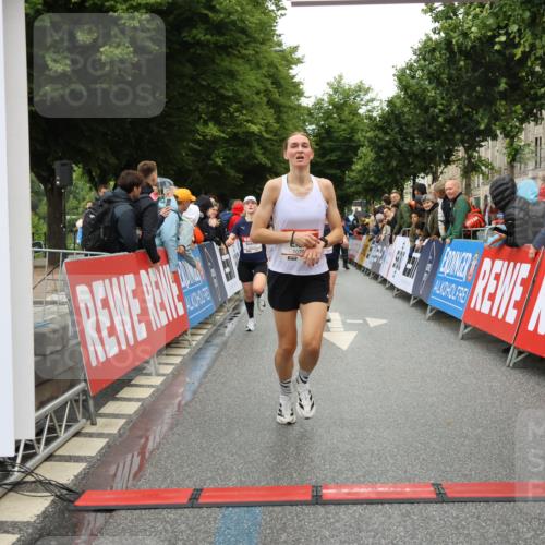 14.06.2026 - REWE Women's Run Strokosch-Dieckow http://msf.ph/oto/9754910 14.06.2026 09:47:41 Ziel 10081, 10120, 10206, 10790, 10808 meine-sportfotos.de